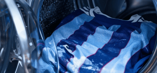 Guide complet : comment laver, sécher, entretenir et réparer votre maillot de football